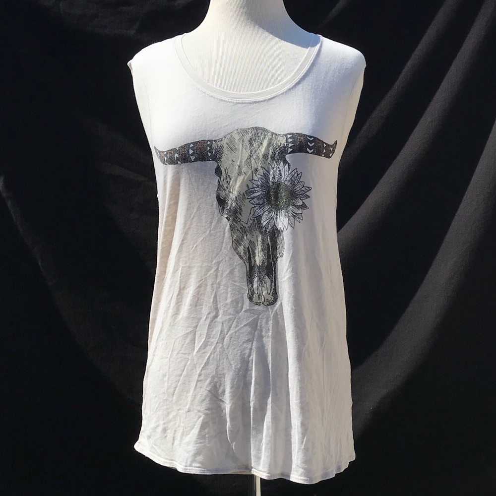 Chaser: Beige Bull Horn Floral Eye Tank